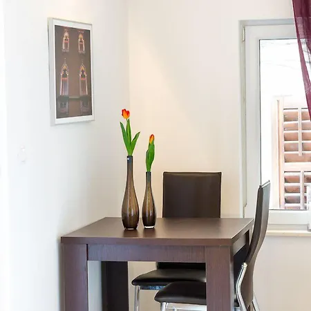 Apartment Allure *