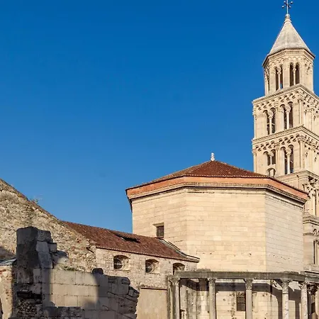 Allure アパート *